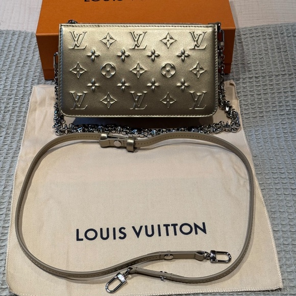 Louis Vuitton Lexington Pouch Debossed Monogram RARE with 2 Detachable Straps - Picture 5 of 14